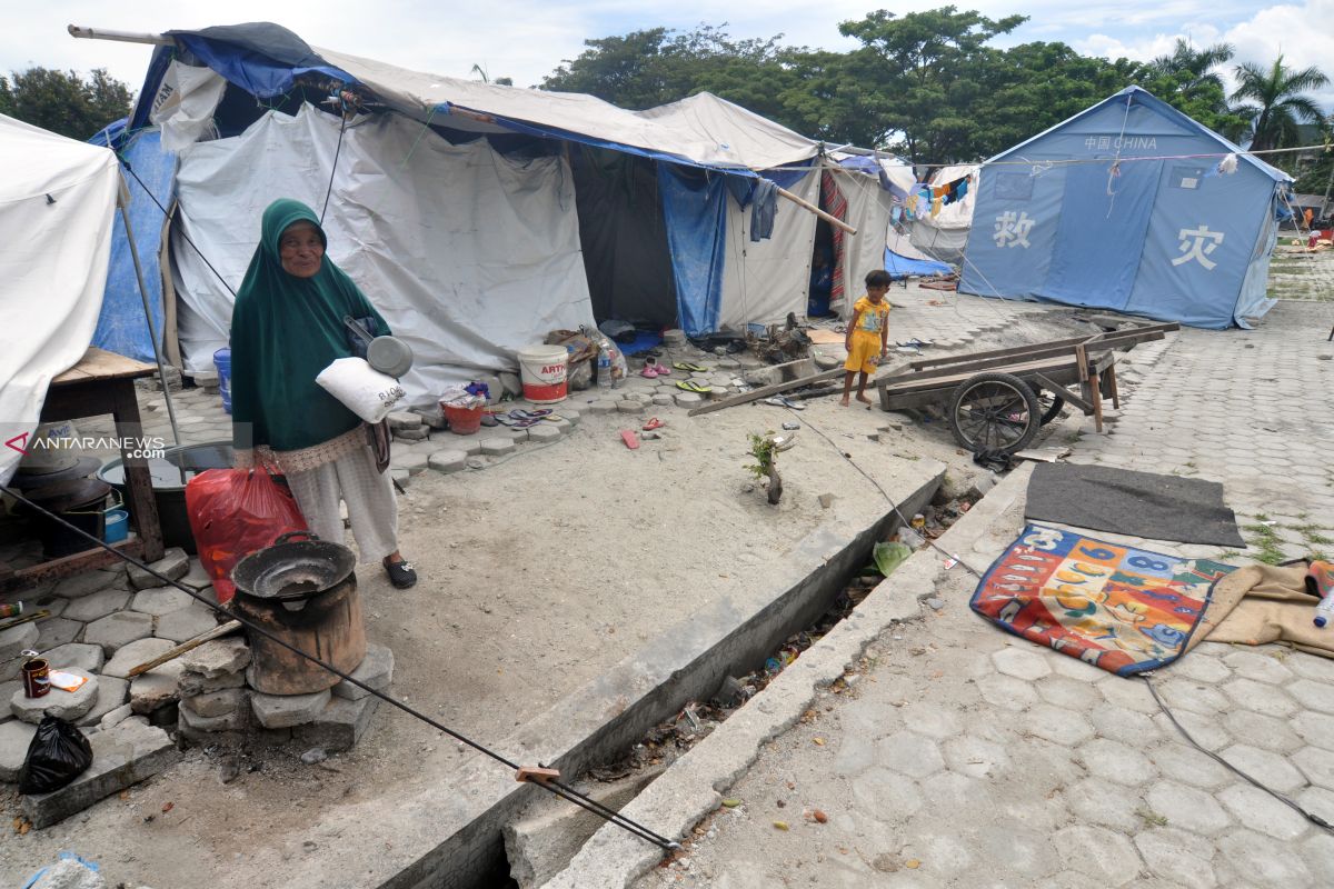 Ribuan pengungsi di Palu tidak bisa menempati huntara