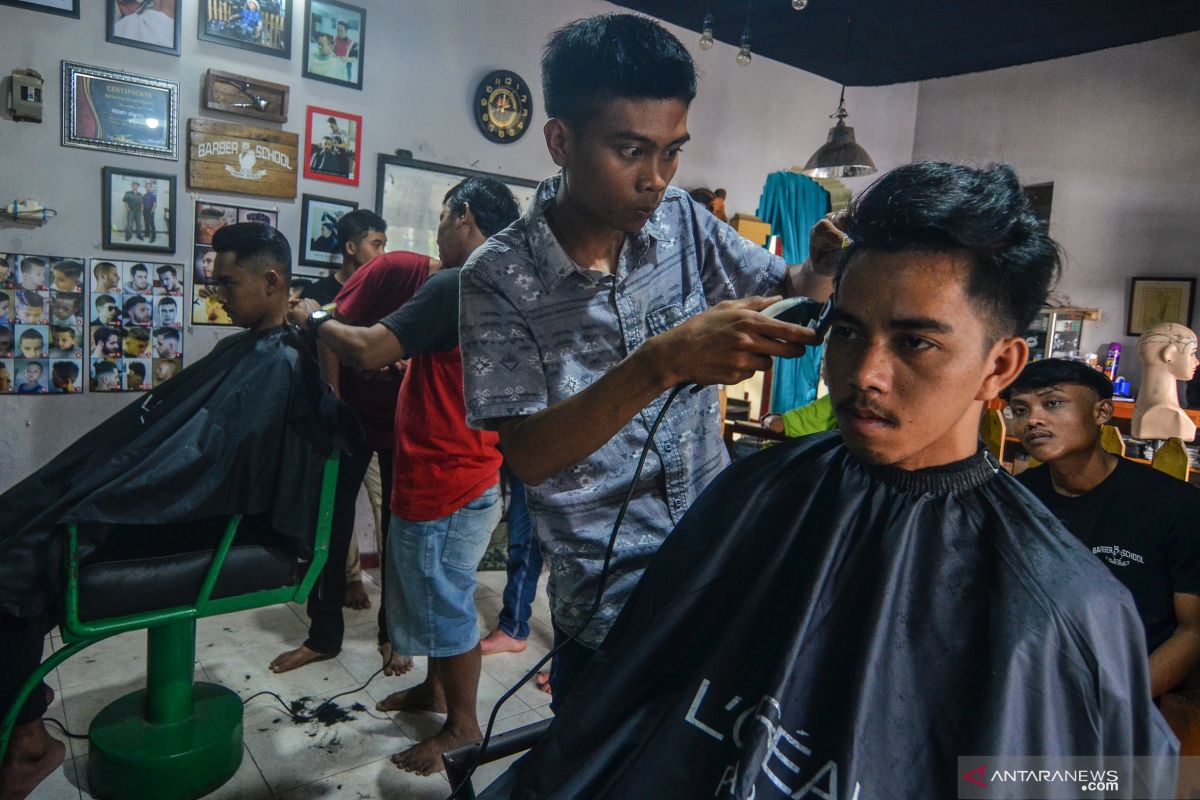 Listrik mati picu protes konsumen pangkas rambut