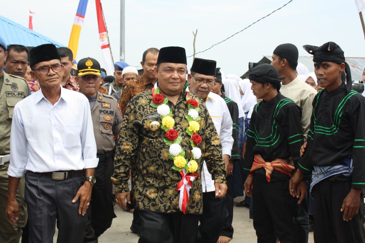 Masyarakat berharap jalan Desa Jaring Halus dibenahi