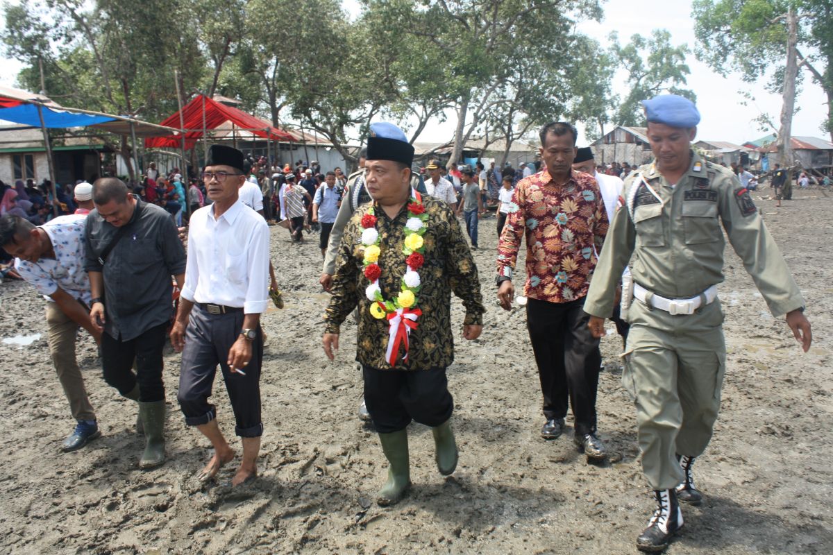 Jamu laut Jaring Halus, Bupati Langkat berangkatkan delapan warga umroh