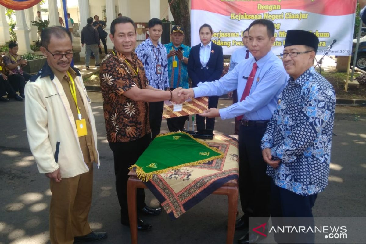 Desa se-Cianjur tandatangani kerja sama dengan Kejari Cianjur