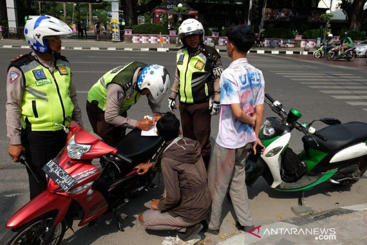 Konvoi usai ujian, Polisi tilang puluhan pelajar di Medan