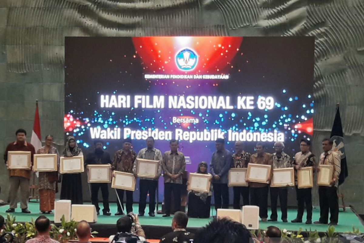 JK serahkan apresiasi kesetiaan saat peringatan Hari Film Nasional