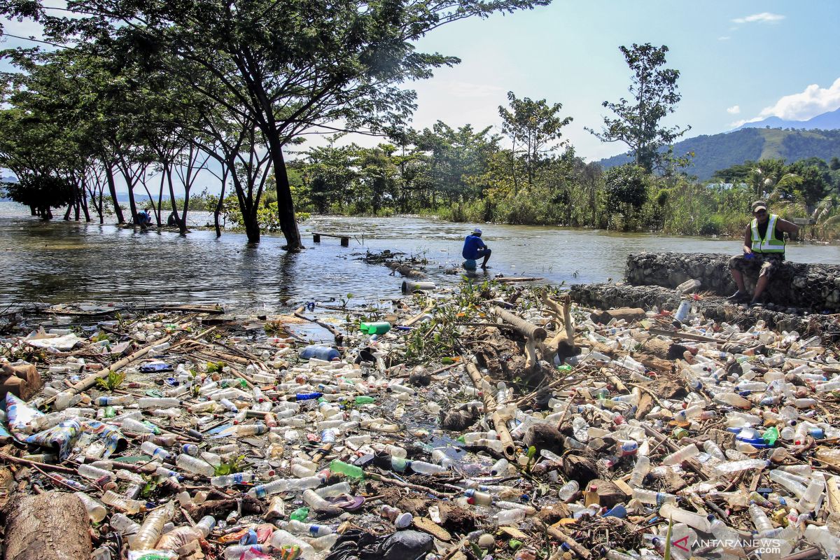 Warga korban banjir Sentani pindah rumah