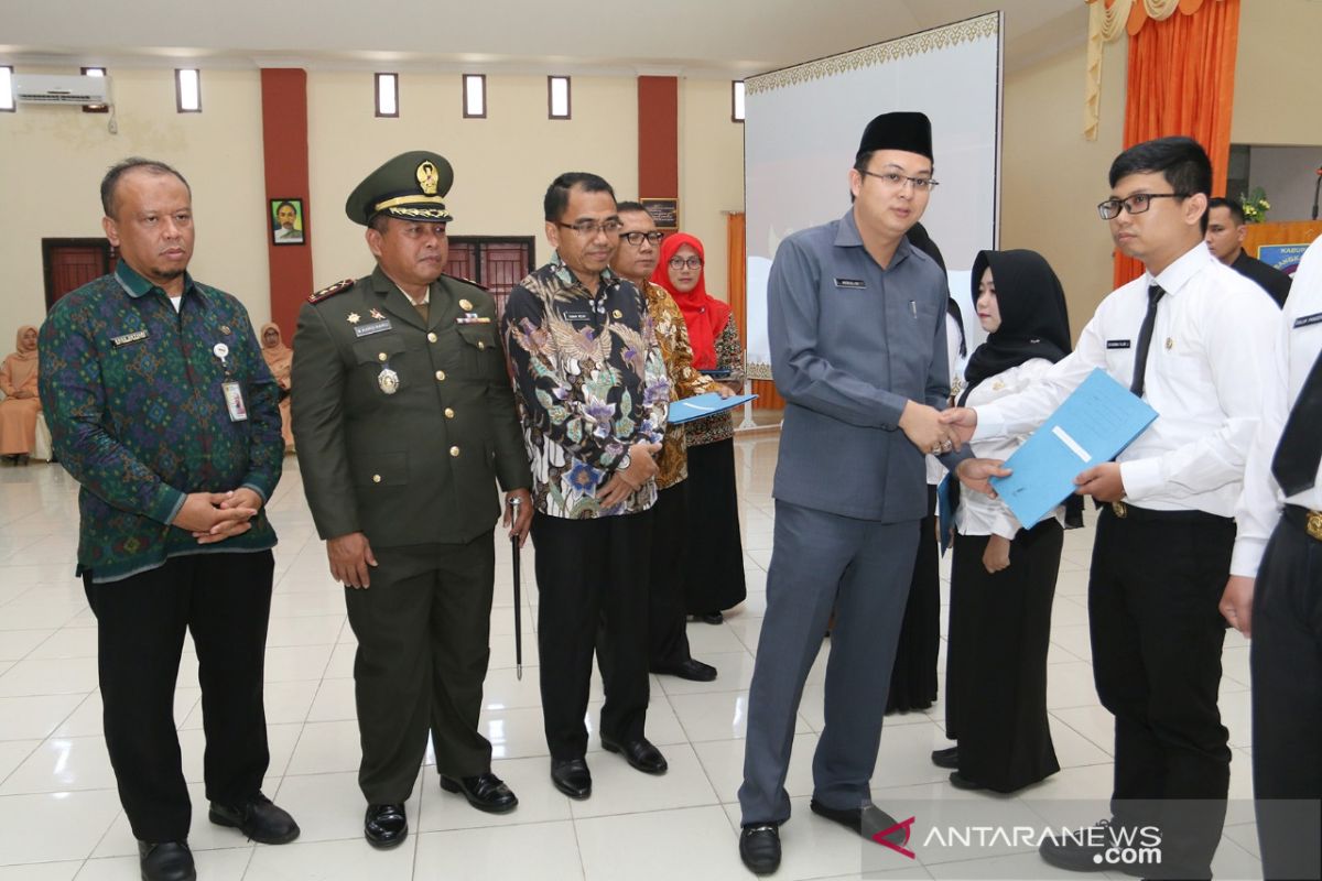 Bupati Bangka Barat larang CPNS ajukan mutasi