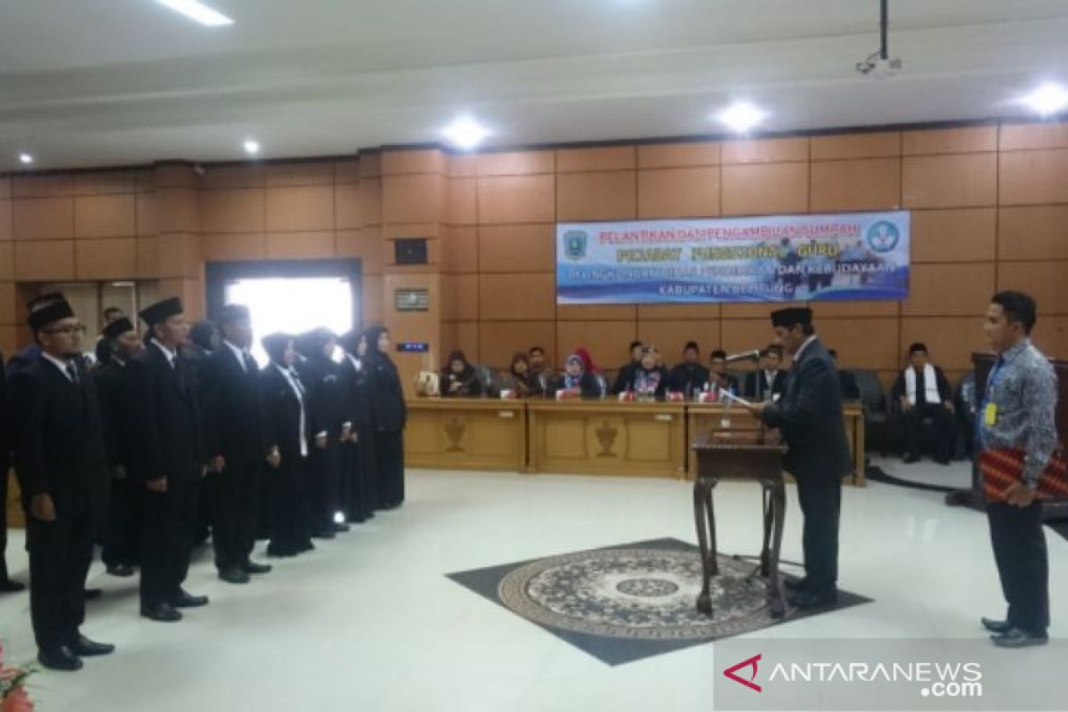 Bupati Belitung lantik 22 pejabat fungsional guru