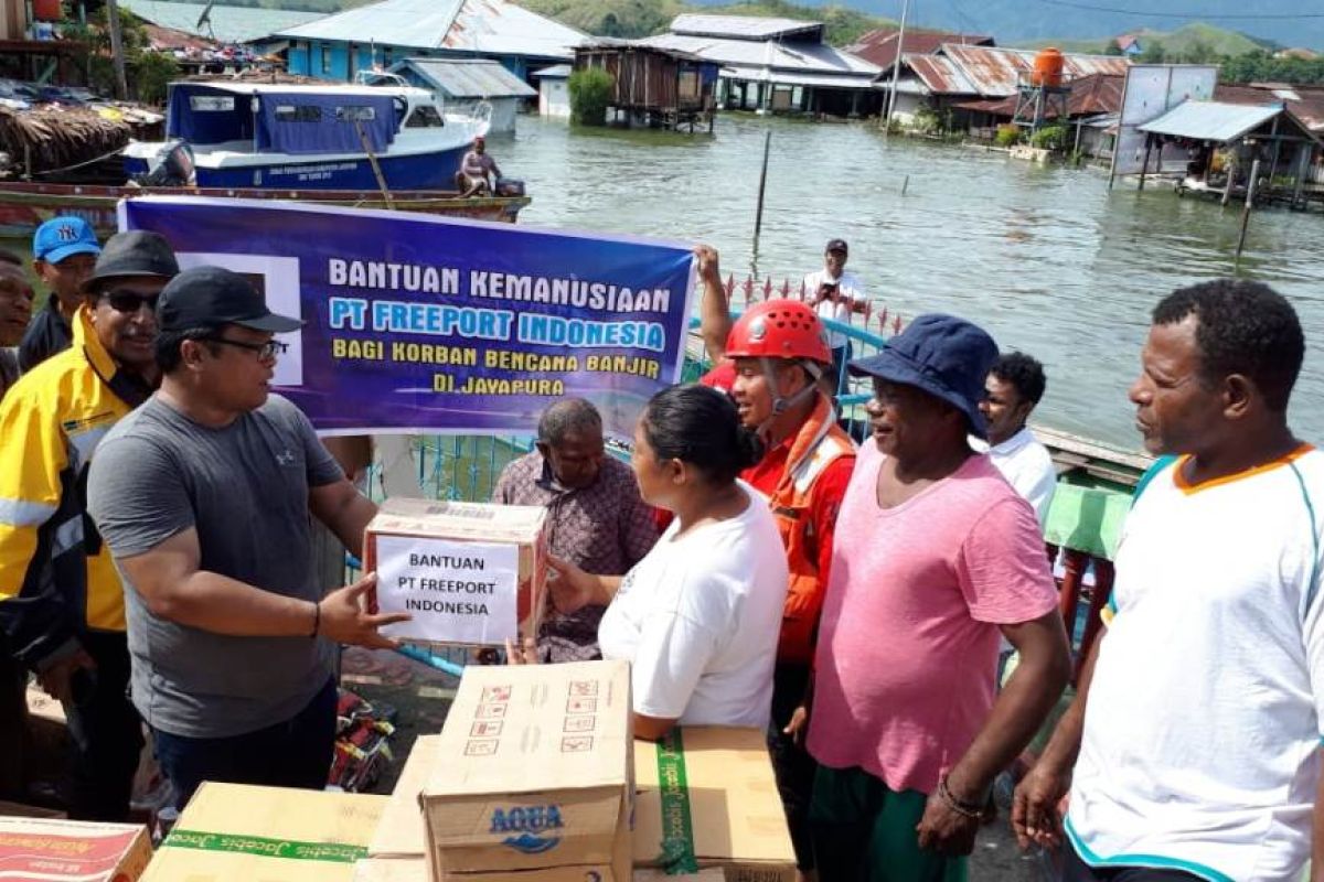 Freeport dan LPMAK distribusikan bantuan untuk korban banjir Jayapura