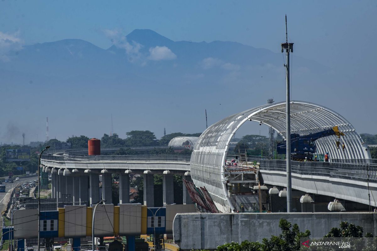 Telaah-Ihwal LRT prediksi Faisal Basri  bakal meleset