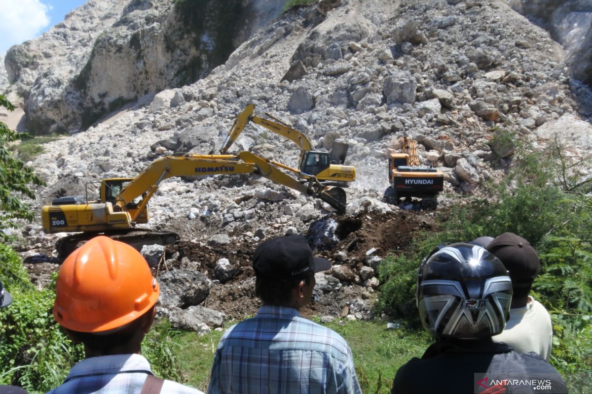 Ditemukan jenazah korban longsor Gunung Kapur Sadeng Jember