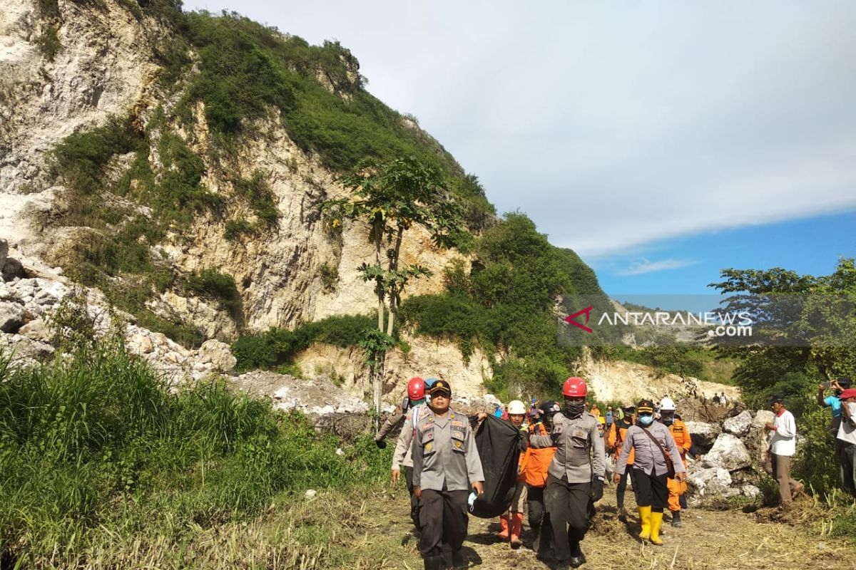 SAR temukan jenazah korban longsor Gunung Kapur Sadeng Jember