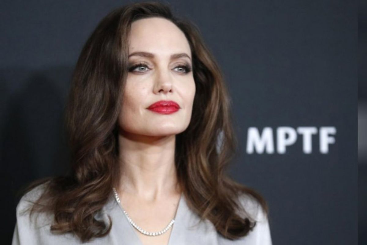 Angelina Jolie negosiasi untuk film Marvel 