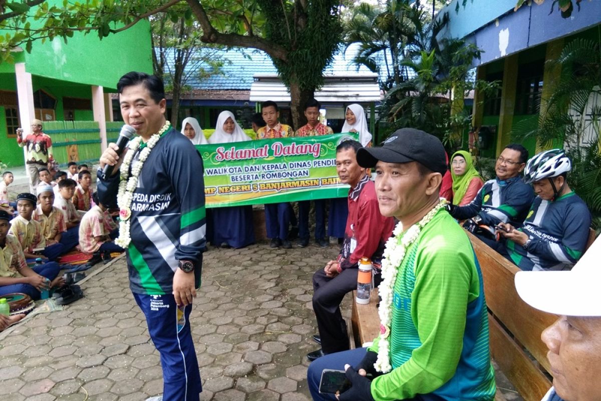 Wali kota sosialisasikan penggunaan tumbler kurang sampah plastik