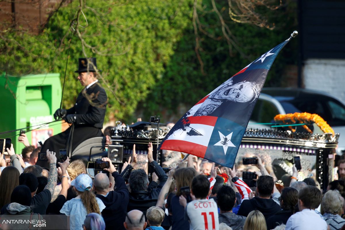 Parade motor dan musik dance iringi pemakaman Keith Flint