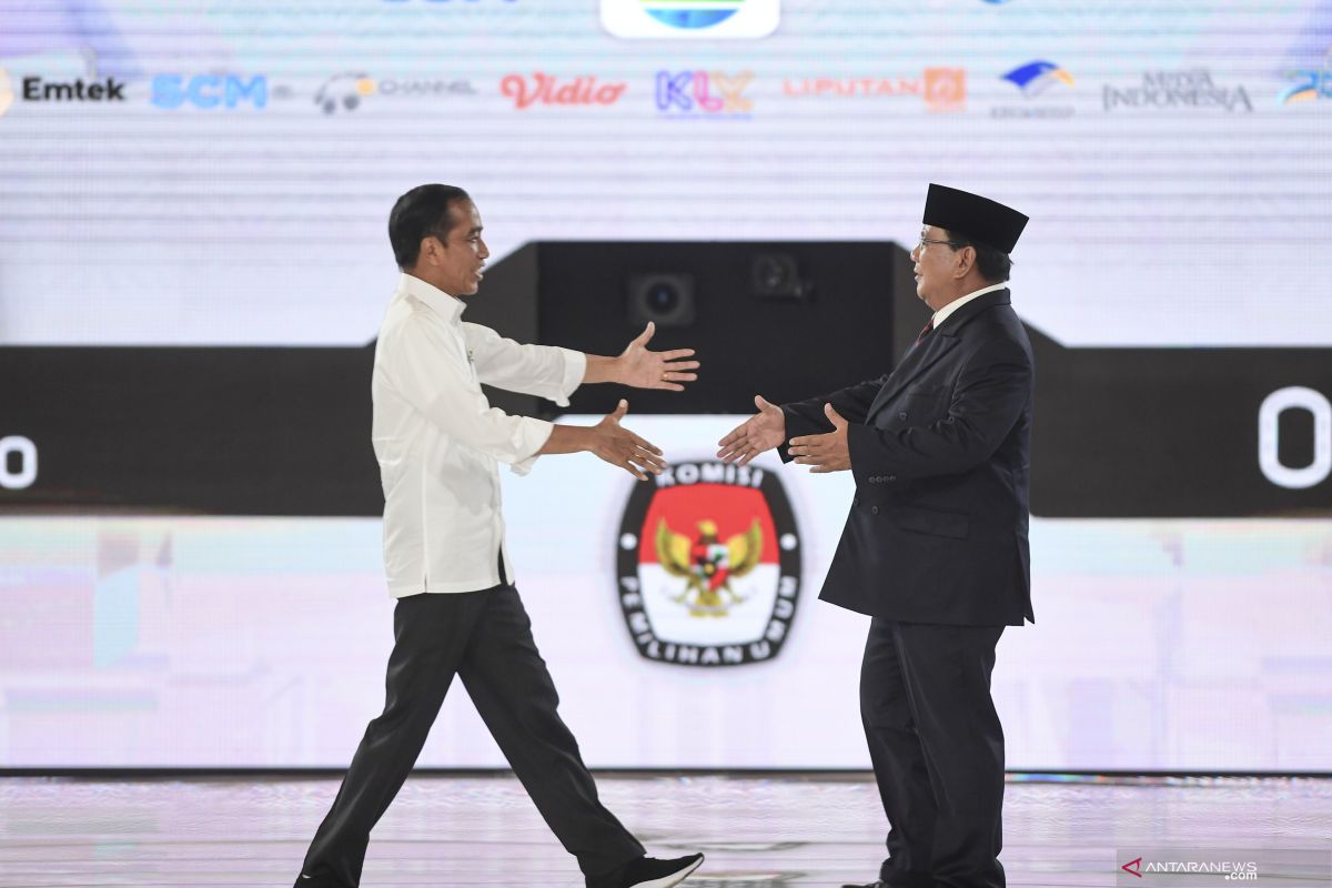 Jokowi highlights dovish diplomacy, Prabowo more into hawkish