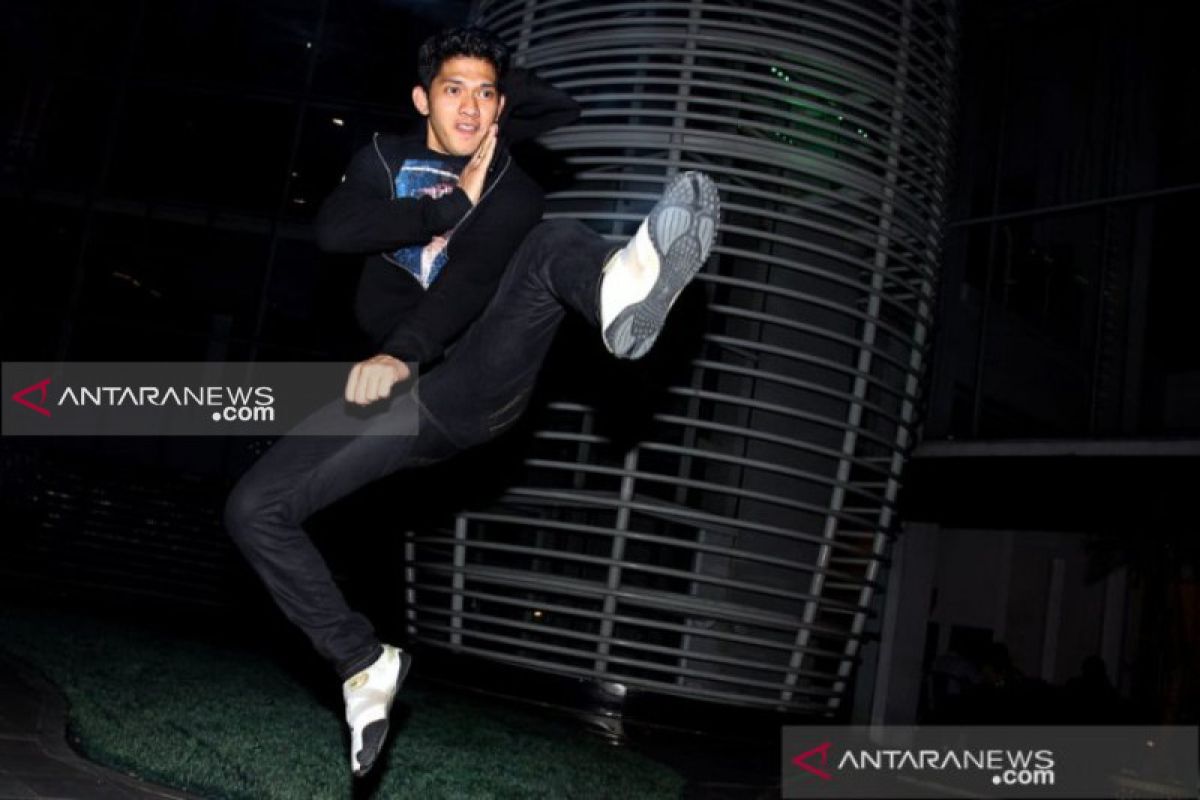 Iko Uwais tampilkan kembangan pencak silat dalam 