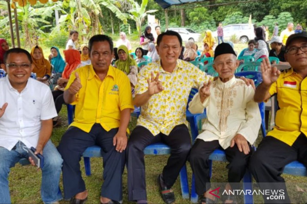 Perjuangkan aspirasi masyarakat Babel, Wejangan sesepuh Golkar Beltim kepada Bambang Patijaya