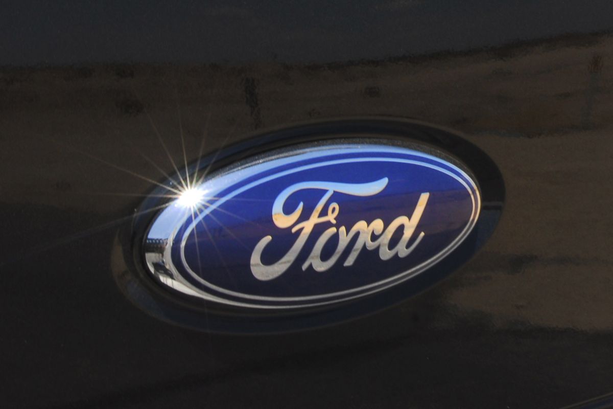 Ford tarik ratusan mobil di China