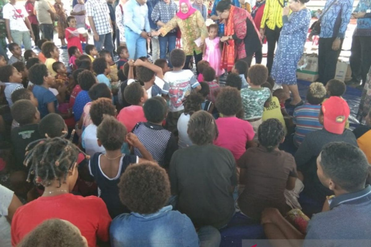 "Mama Yo" sapa anak-anak pengungsi banjir bandang Sentani