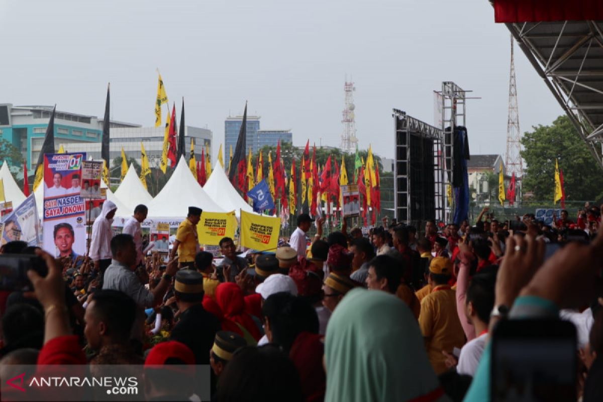 Jokowi promises to expand infrastructure in South Sulawesi