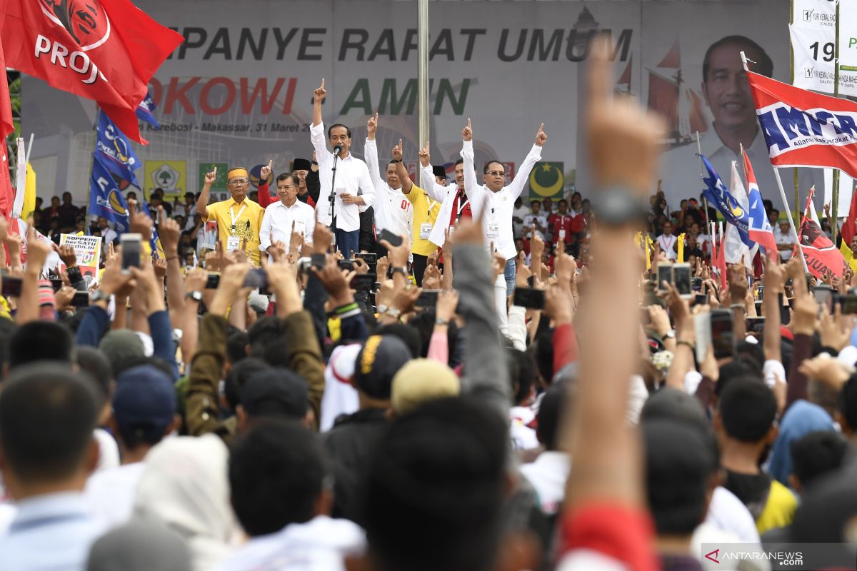 Jokowi kampanye program tiga kartu di Makassar