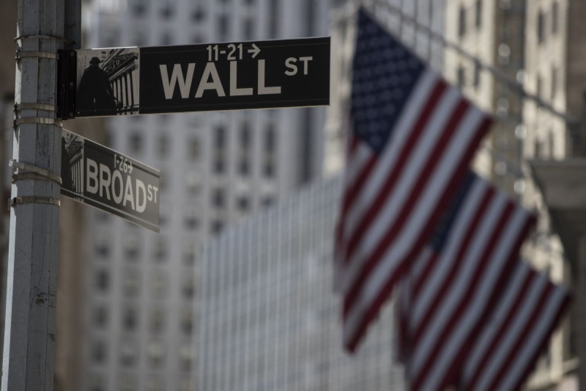 Investor Wall Street pantau ketat ekonomi AS akibat sinyal resesi