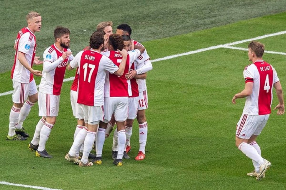 Klasemen sementara Liga Belanda, Ajax tempel ketat PSV di Puncak