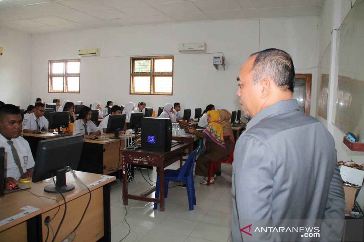 UNBK hari pertama di Labuhanbatu berjalan lancar