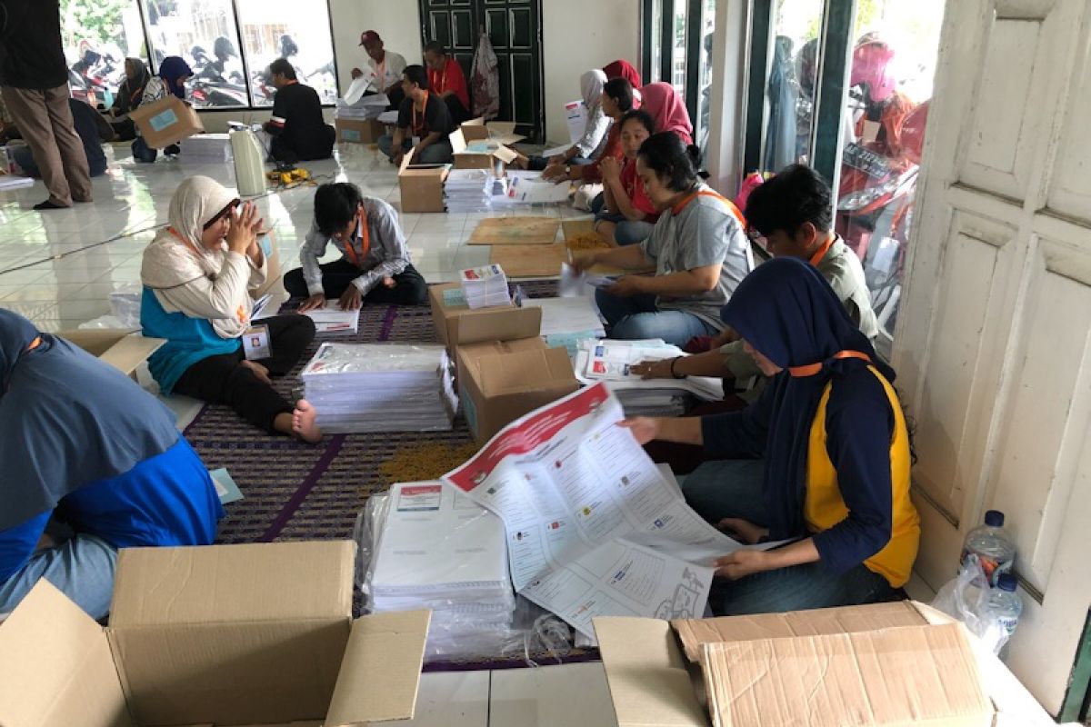 KPU Yogyakarta tuntaskan sortir dan lipat surat suara