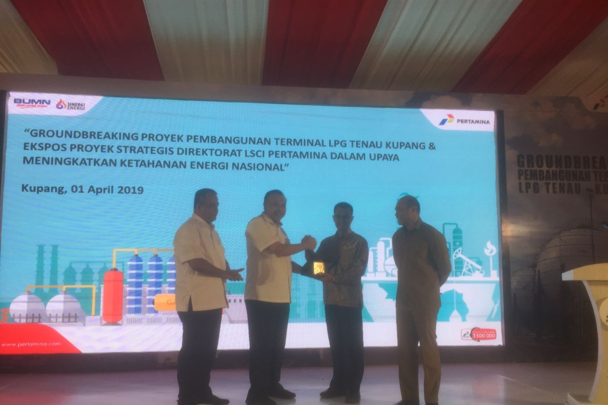Gubernur NTT letakan batu pertama pembangunan terminal LPG Kupang