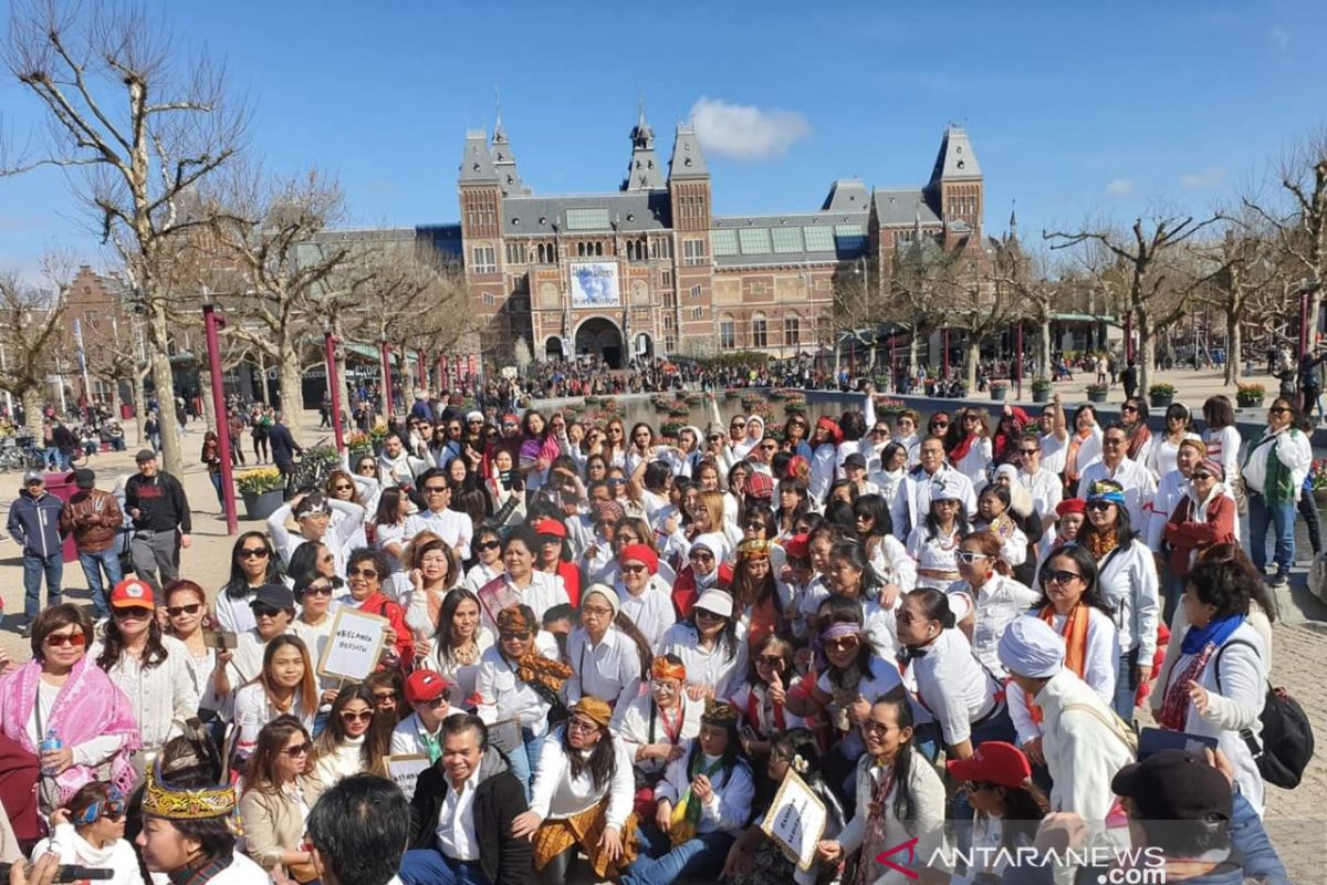 Ratusan WNI pendukung Jokowi di Belanda tolak rasisme