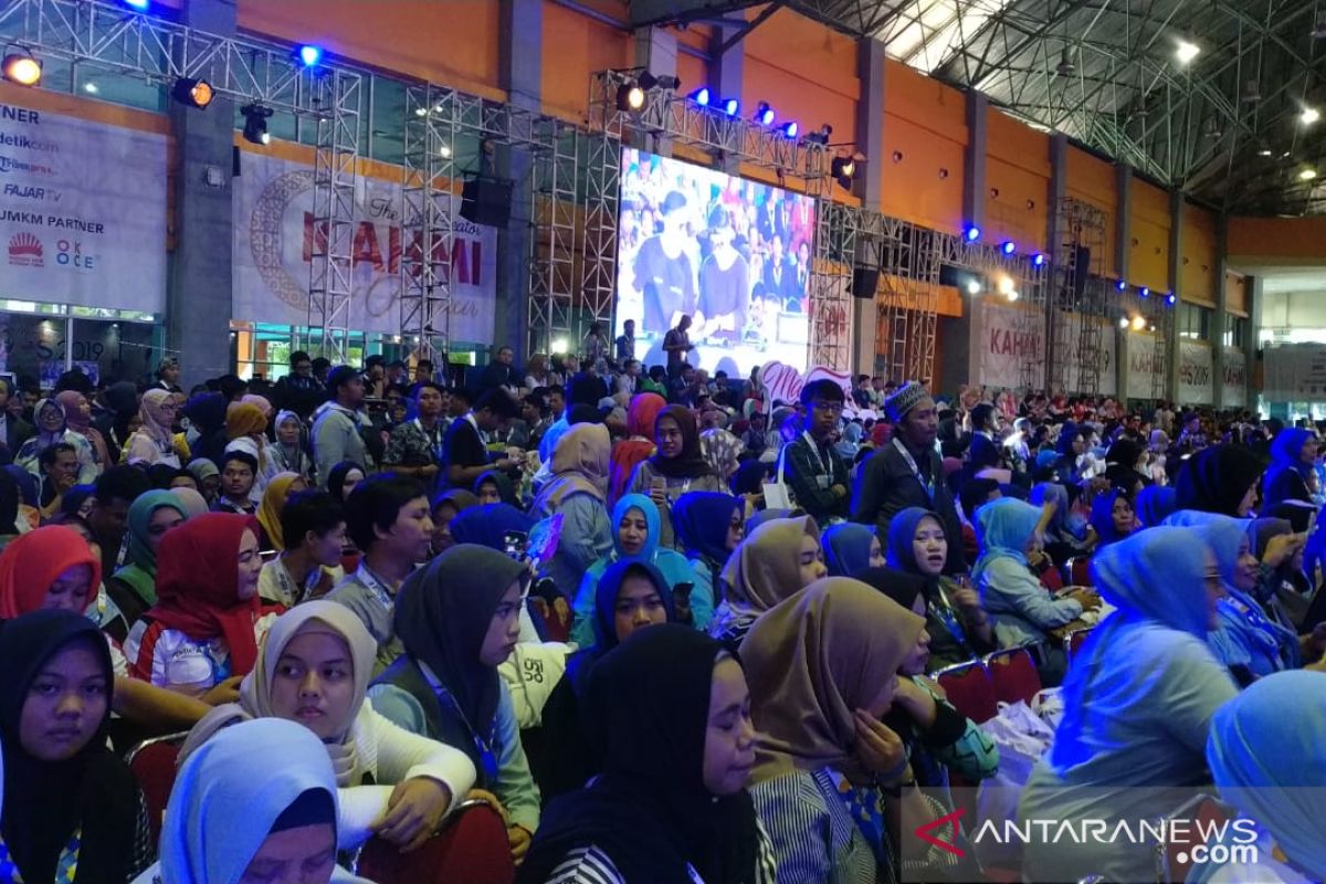 Ribuan pemuda di CCC Makassar teriak "Amin" doakan Prabowo-Sandi