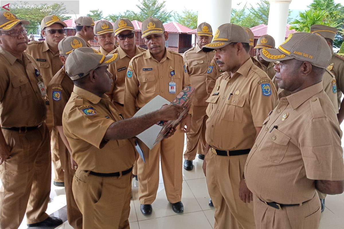 Papua Barat ingin seluruh SMA-SMK miliki komputer