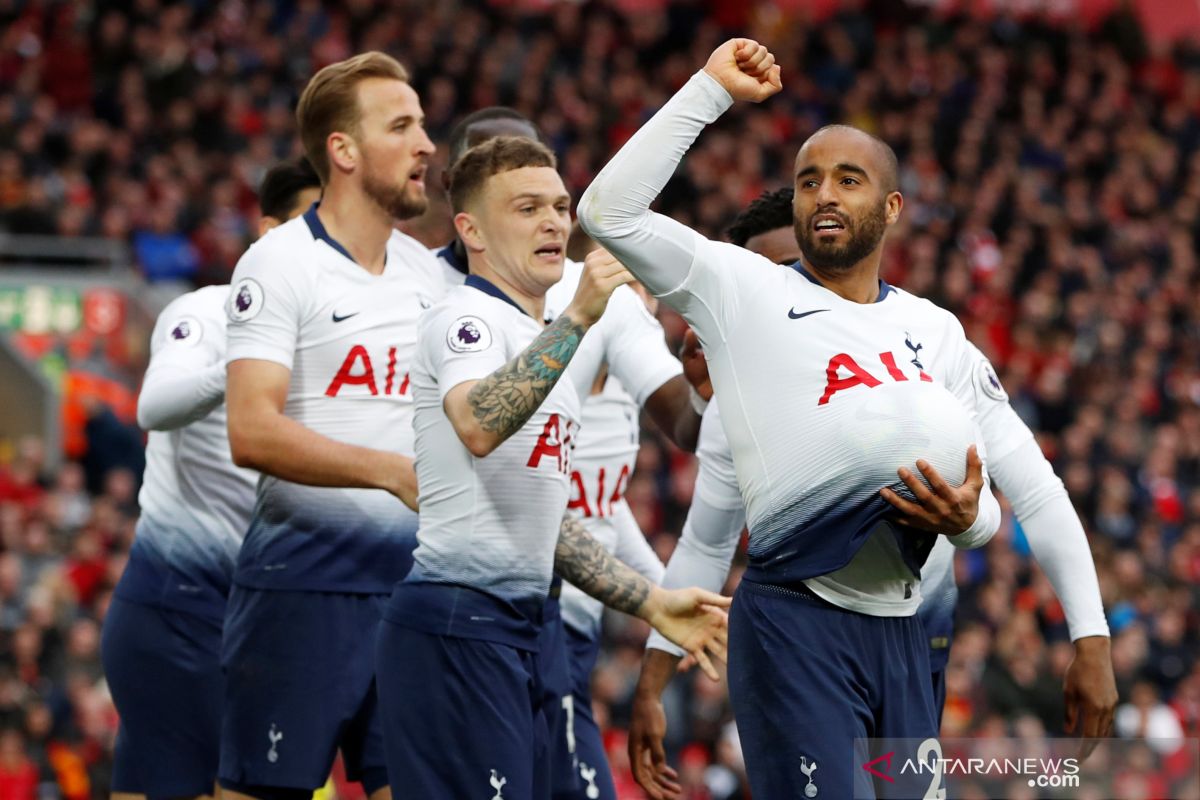 Lucas Moura bawa Tottenham gulung Huddersfield