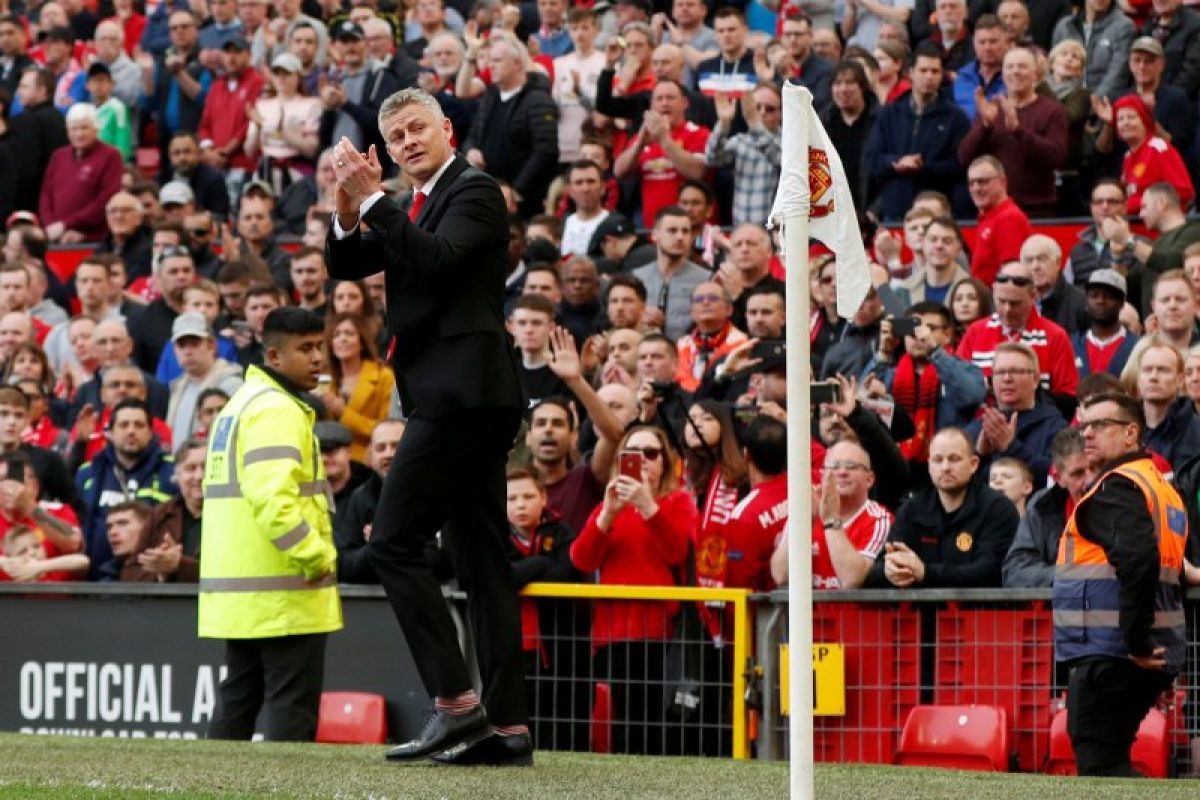 Solskjaer ingin pemainnya tiru semangat MU saat juara treble 1999