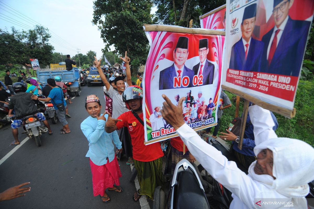 Massa teriakkan dukungan ke Prabowo saat kampanye Ma'ruf Amin di Madura