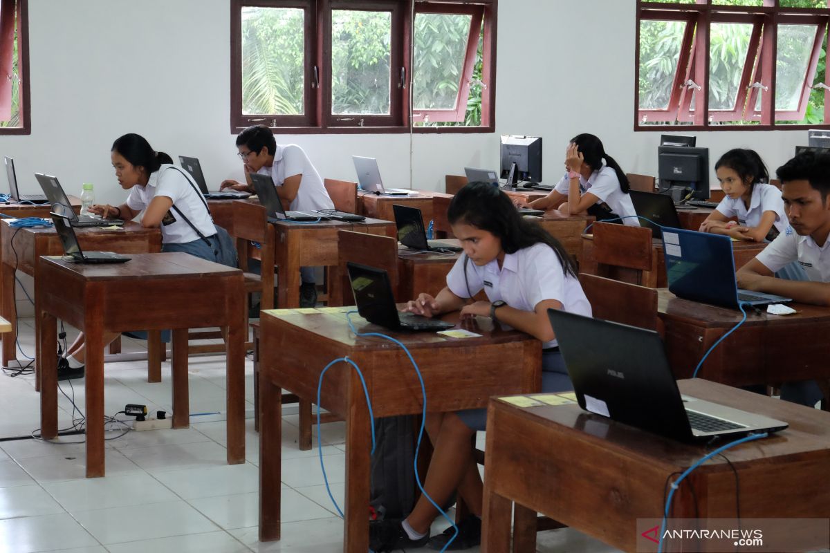 Pelaksanaan Ujian Nasional di Maluku berjalan lancar