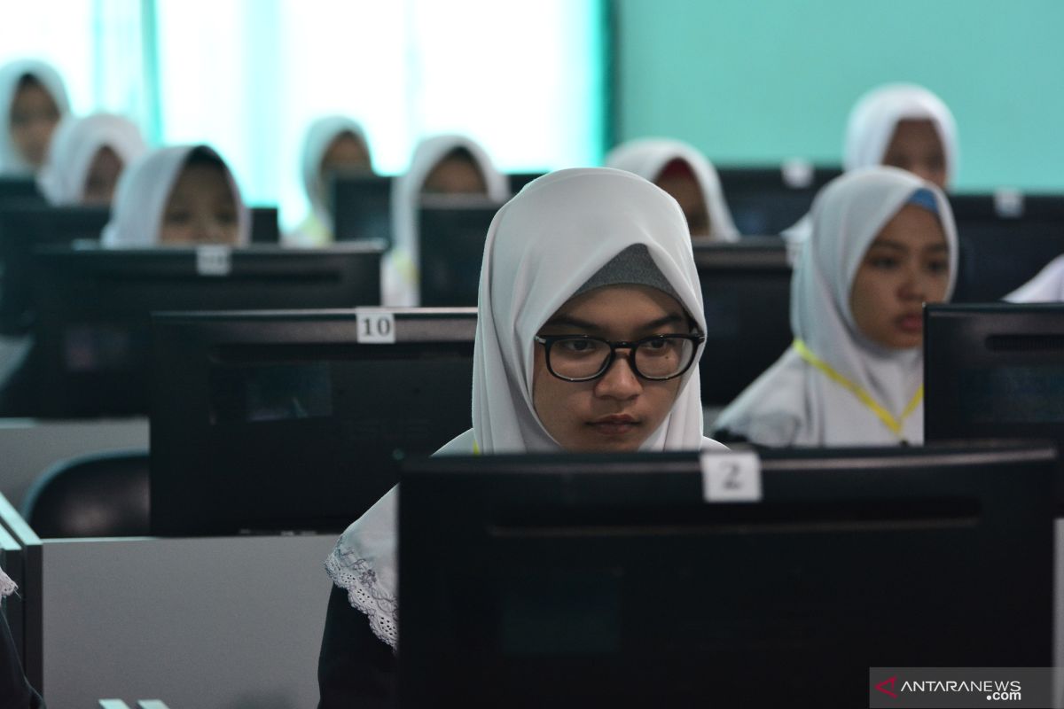 Hari pertama UNBK SMA, ada pengawas yang telat masuk