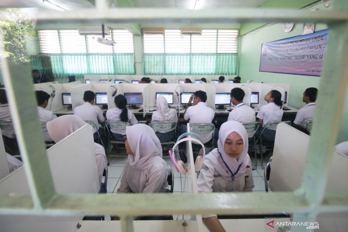 UN di sejumlah sekolah Jakarta berjalan lancar