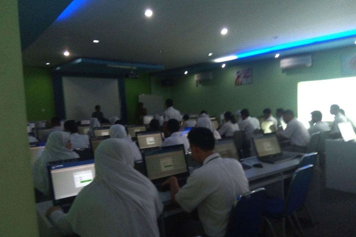 UNBK di Batam sempat terganggu server tak lancar