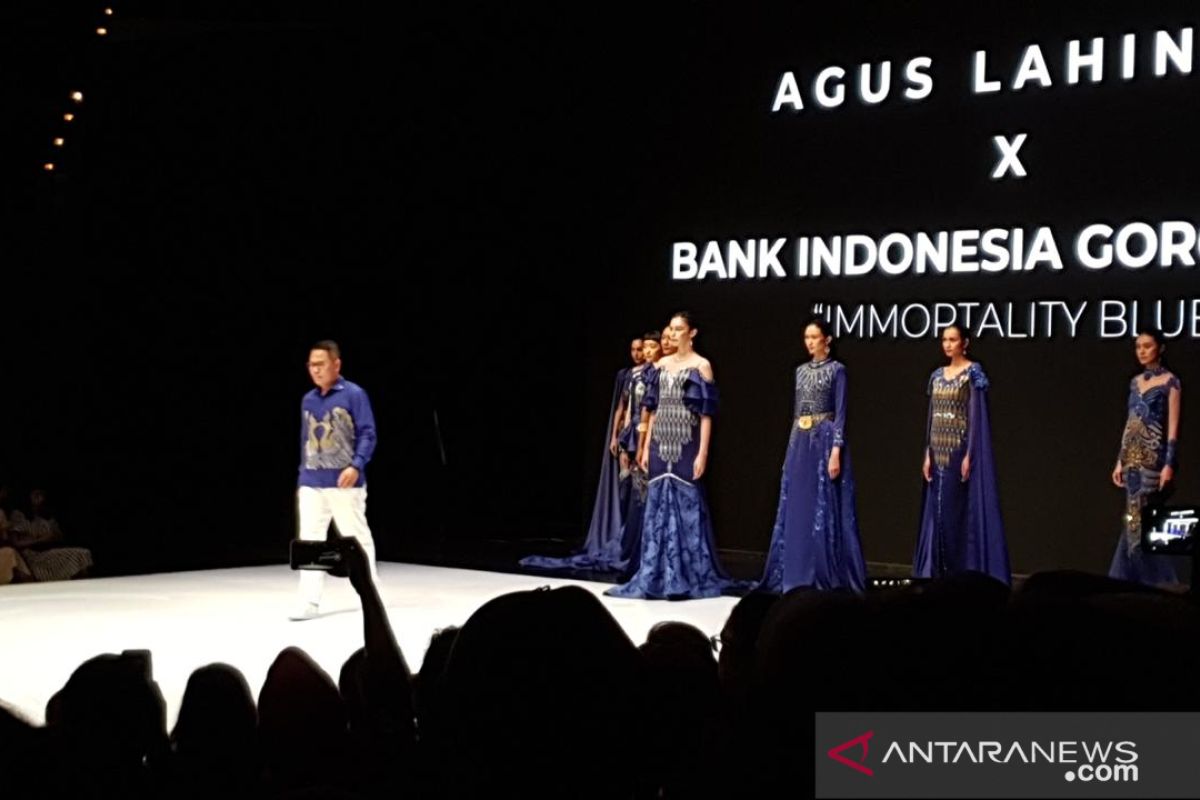 Gaun khas berhias sulam karawo Gorontalo tampil IFW 2019
