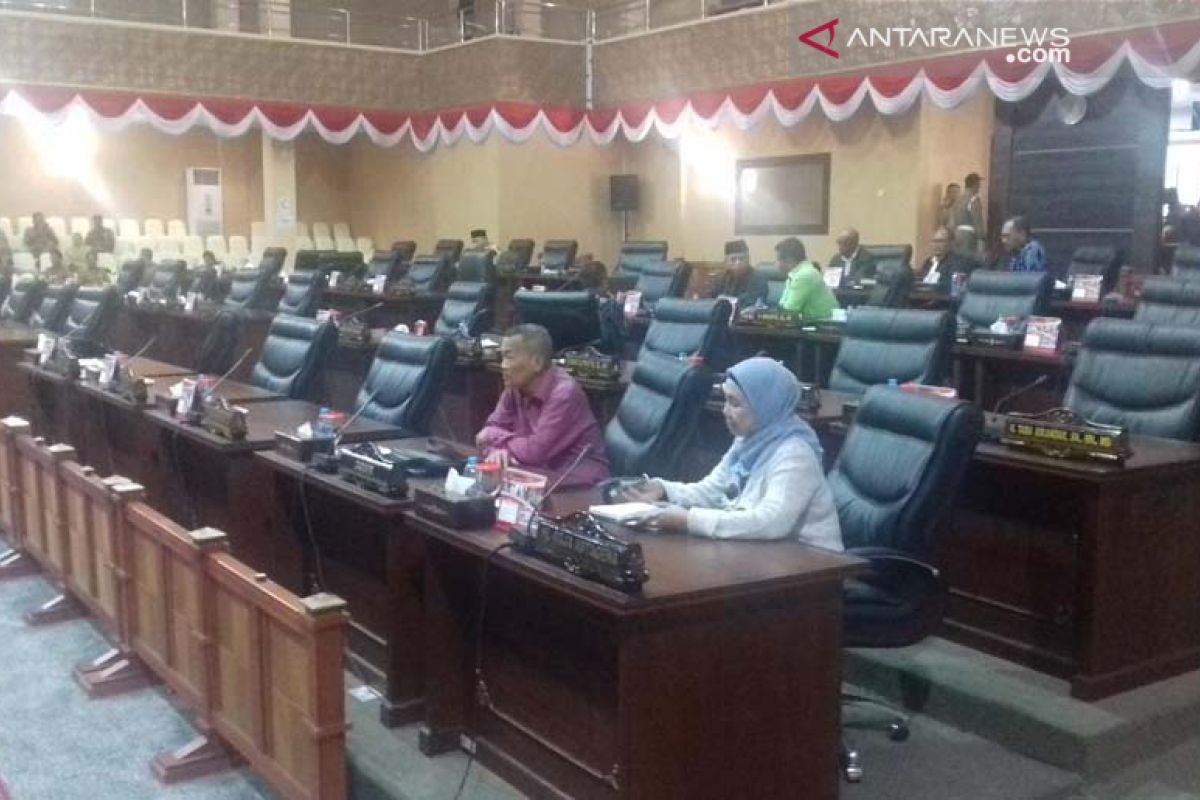 Paripurna pandangan akhir fraksi di DPRD Kepri ditunda, ini penyebabnya