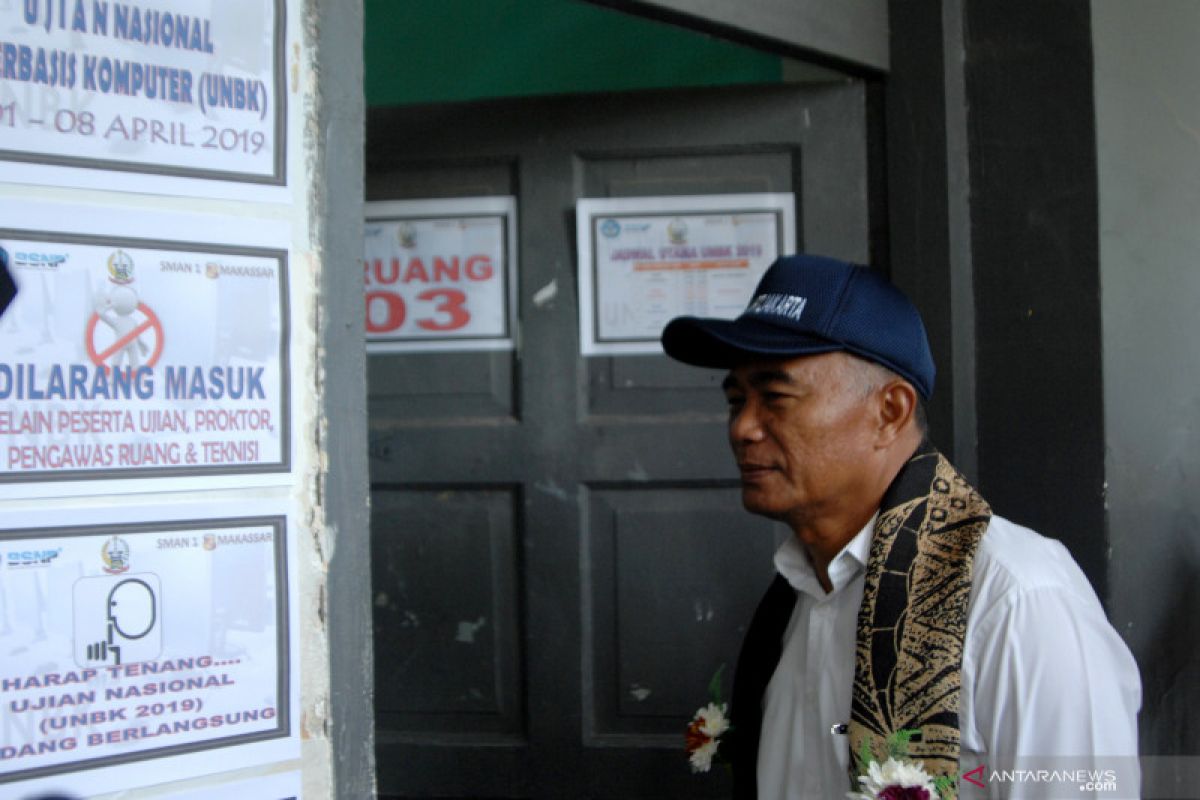 Media sosial Kemendikbud diserbu siswa pada hari kedua UN