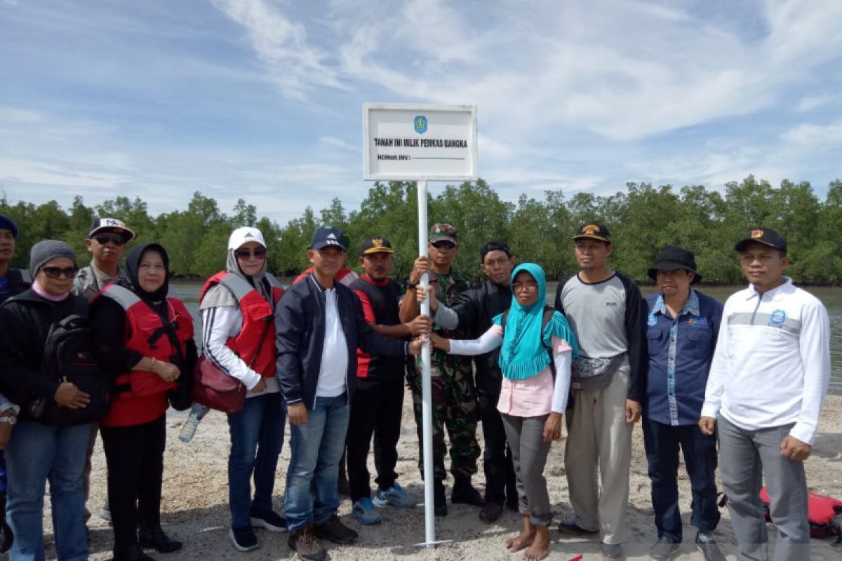 Pemerintah Bangka pasang plang pulau terpencil