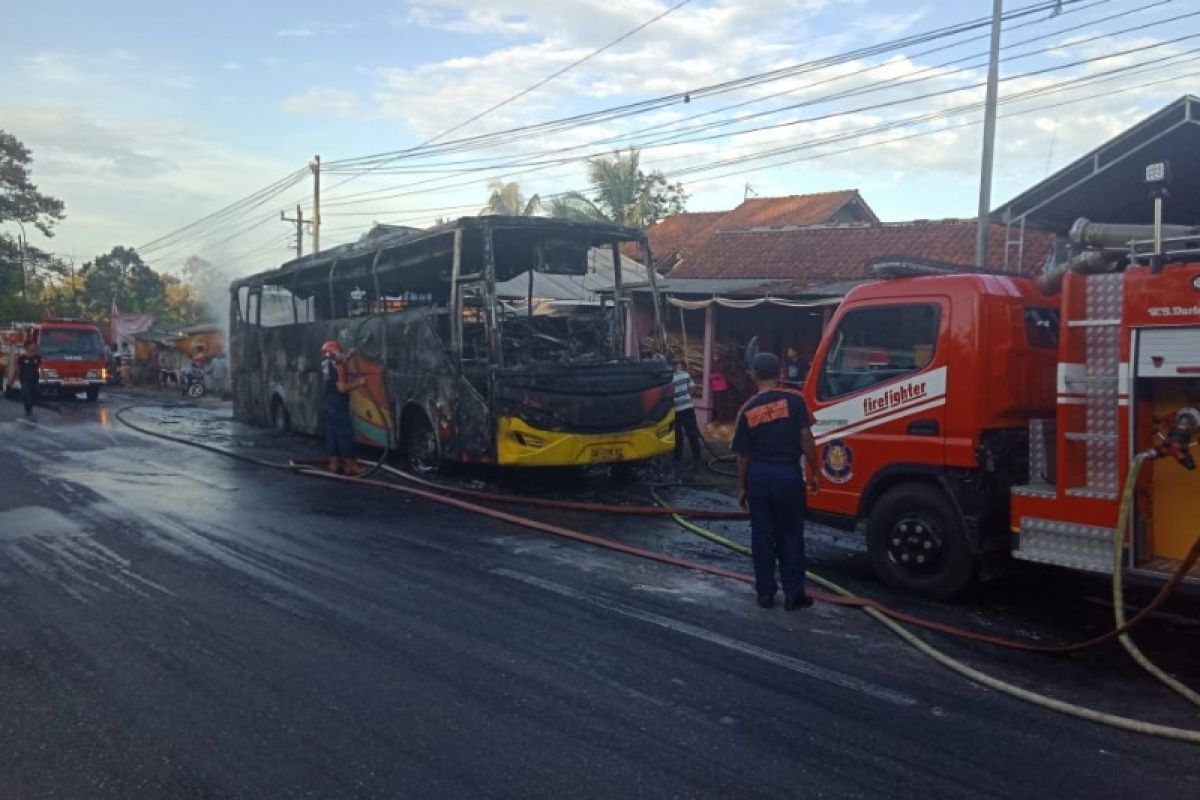 Polisi selidiki penyebab kebakaran bus di tanjakan Krumput