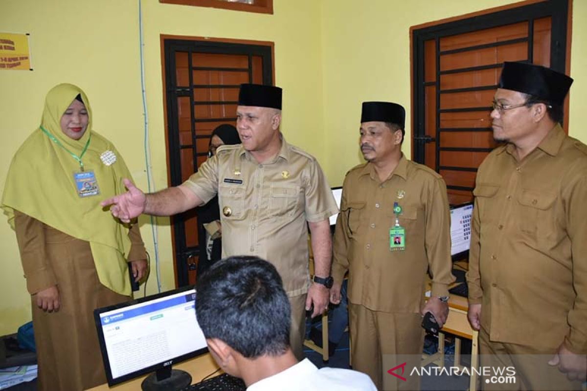 Bupati Aceh Tengah tinjau pelaksanaan UNBK SMA Sederajat