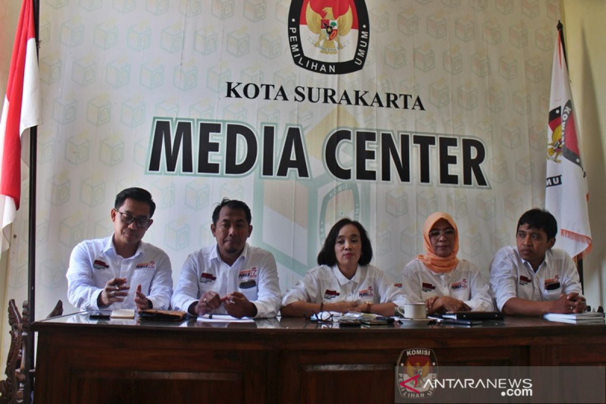 KPU Surakarta tambah tenaga pelipatan surat suara