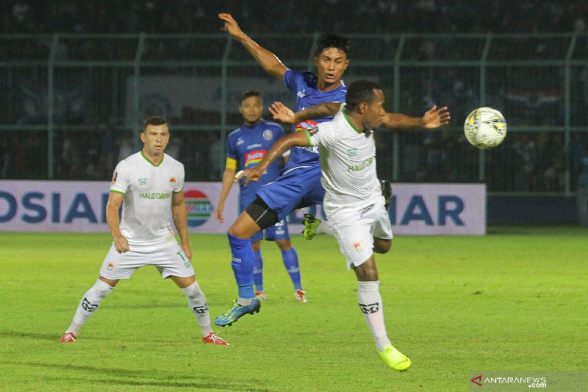 Arema menang telak atas Kalteng Putra