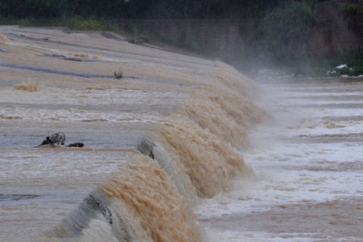 Hujan perburuk banjir di Iran