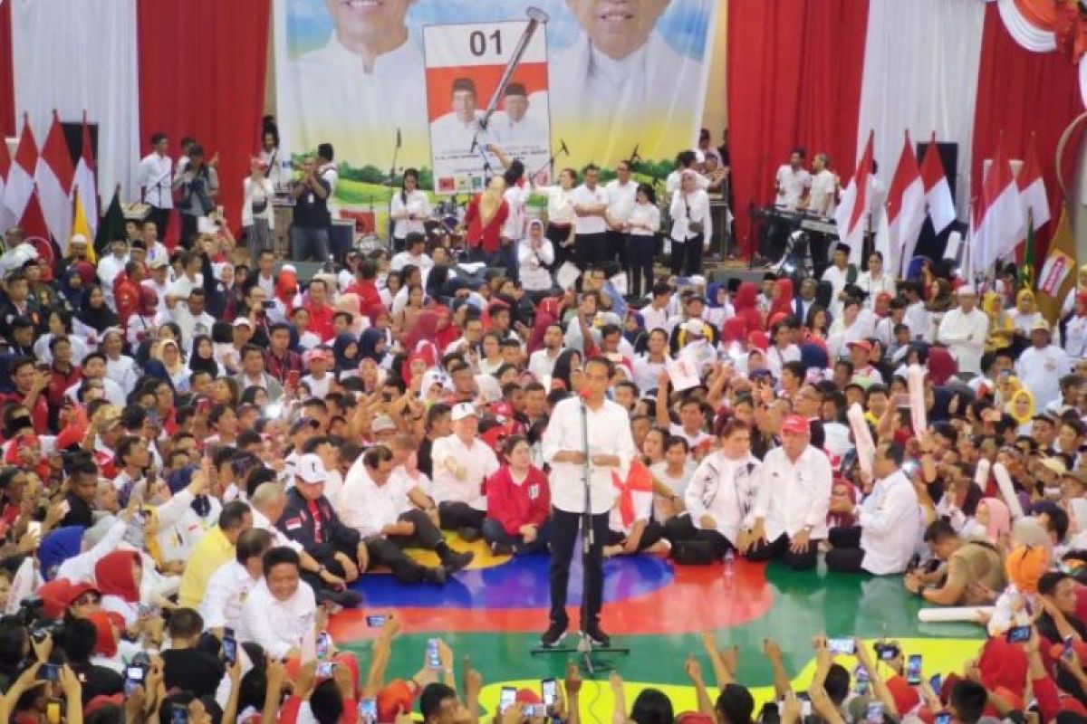 Kampanye di Palembang, Jokowi sindir Prabowo remehkan kekuatan TNI?