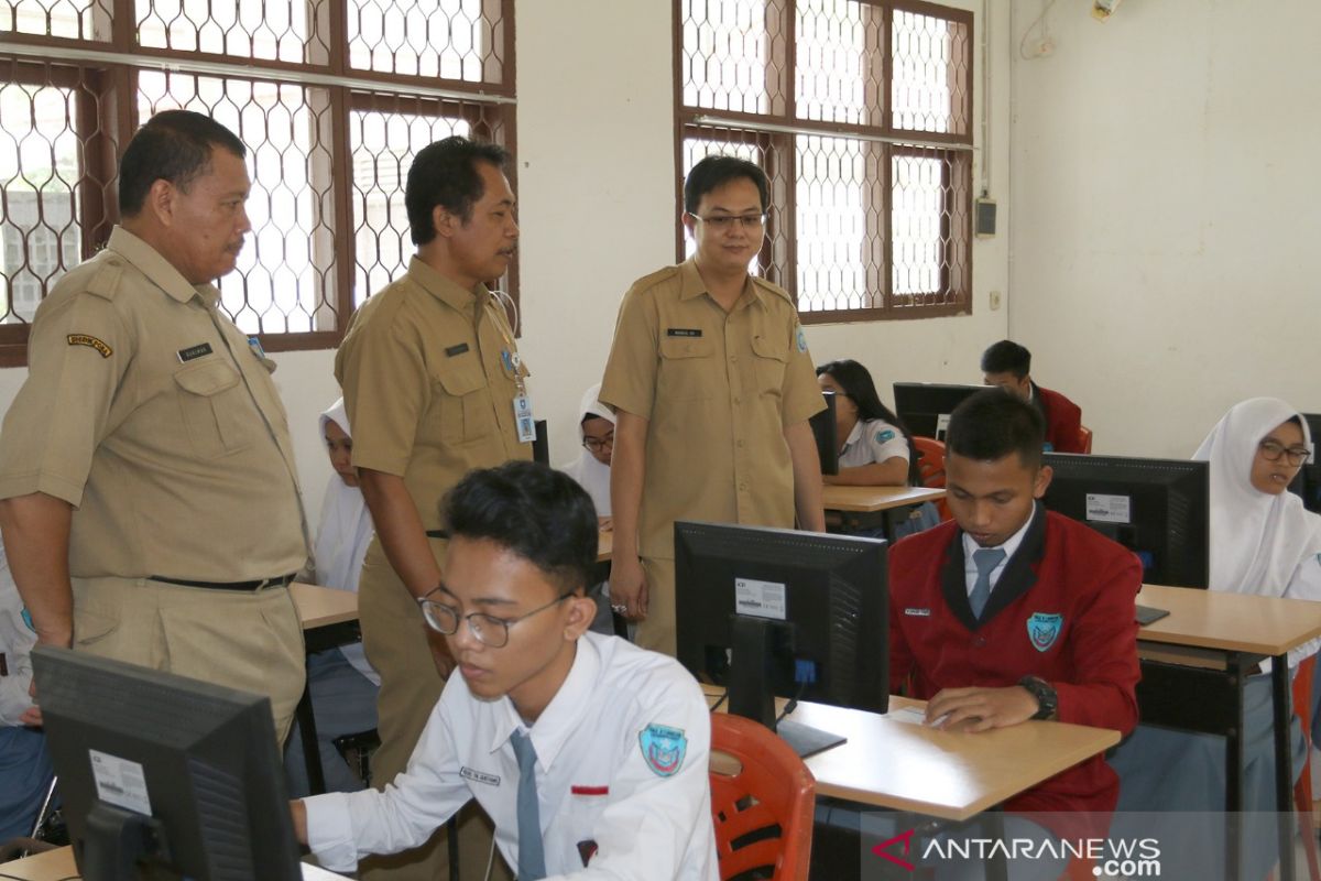 Bupati Bangka Barat, Markus tinjau pelaksanaan UNBK